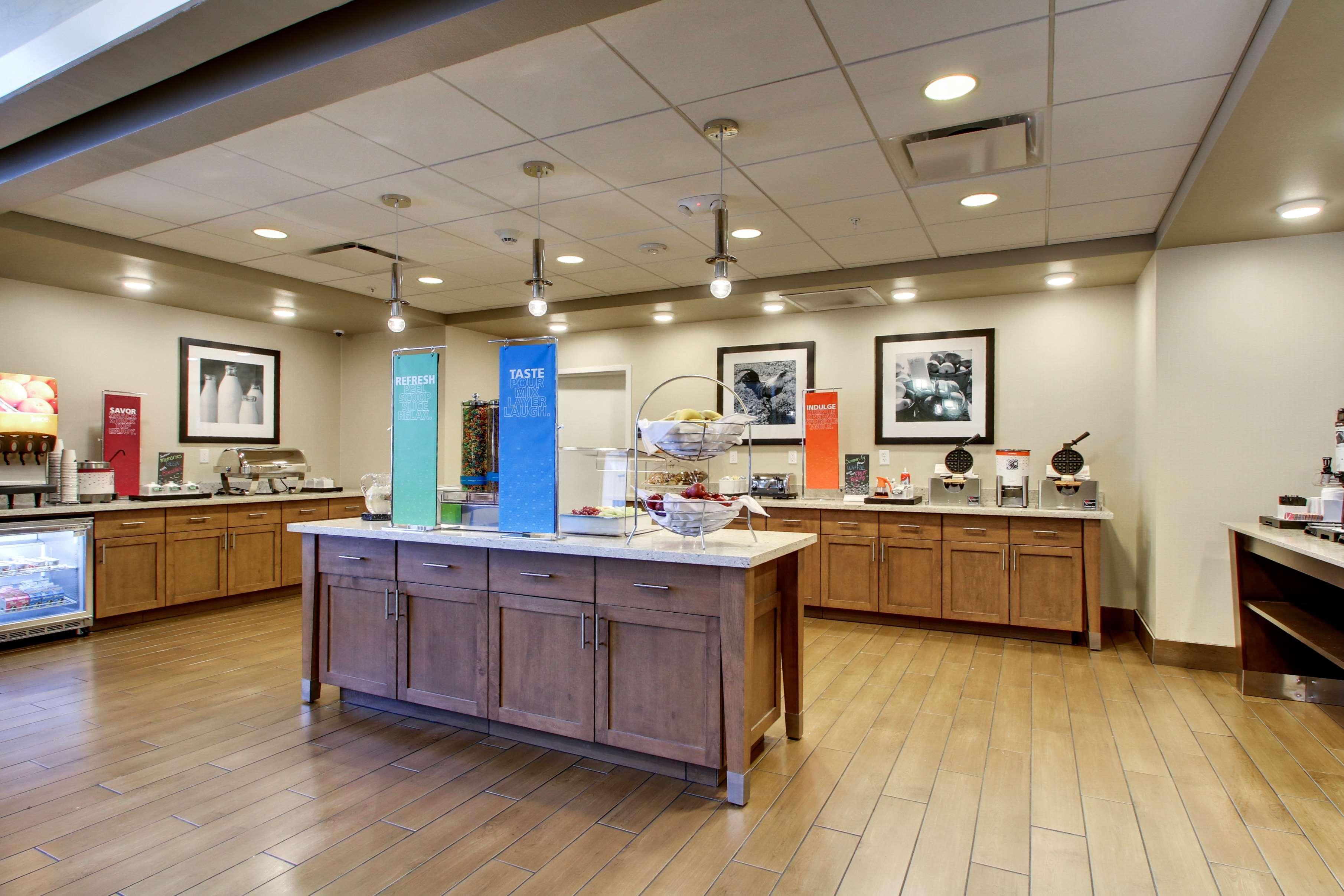 Hampton Inn&Suites Milwaukee West West Allis Exterior foto