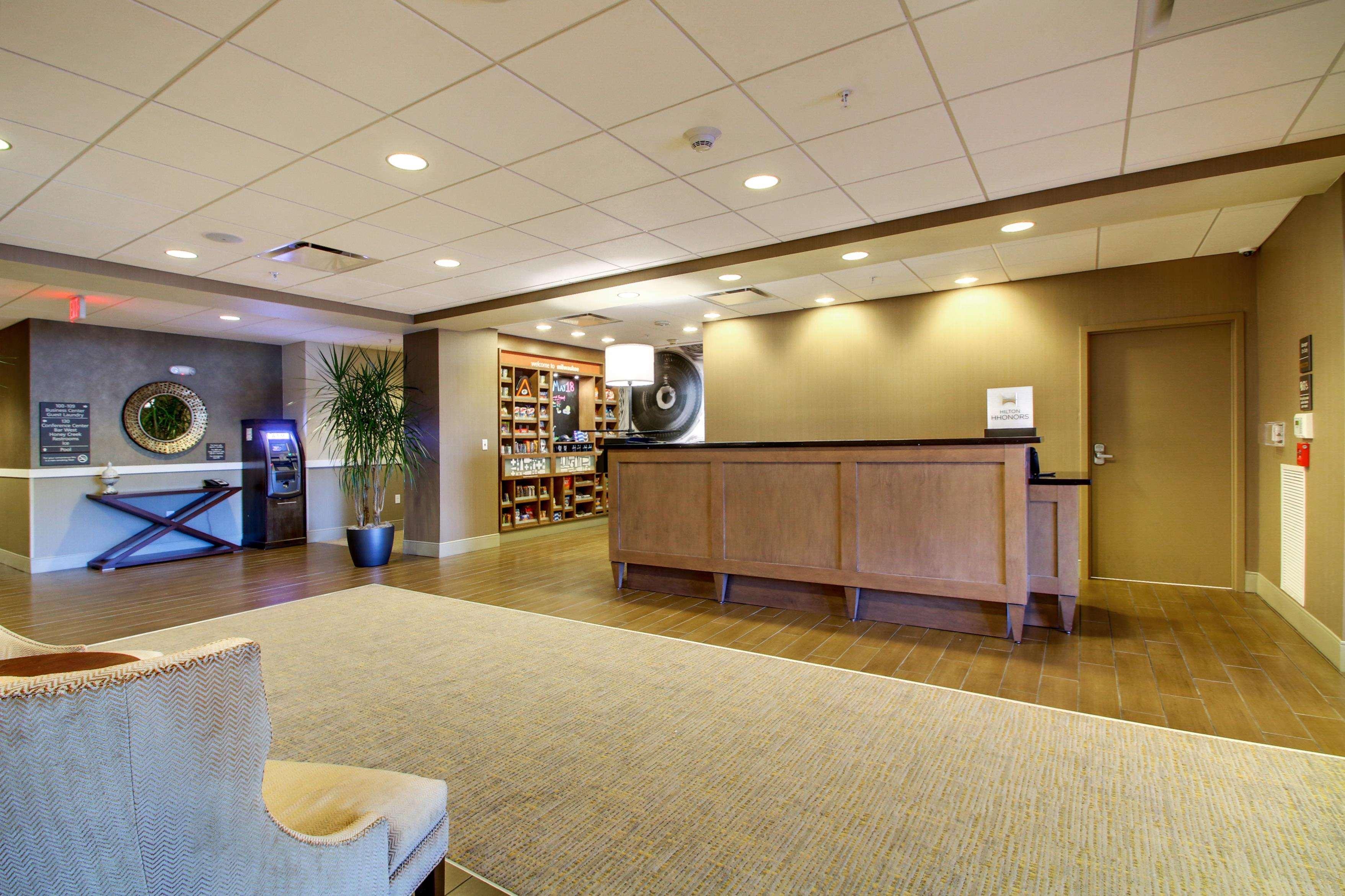 Hampton Inn&Suites Milwaukee West West Allis Exterior foto