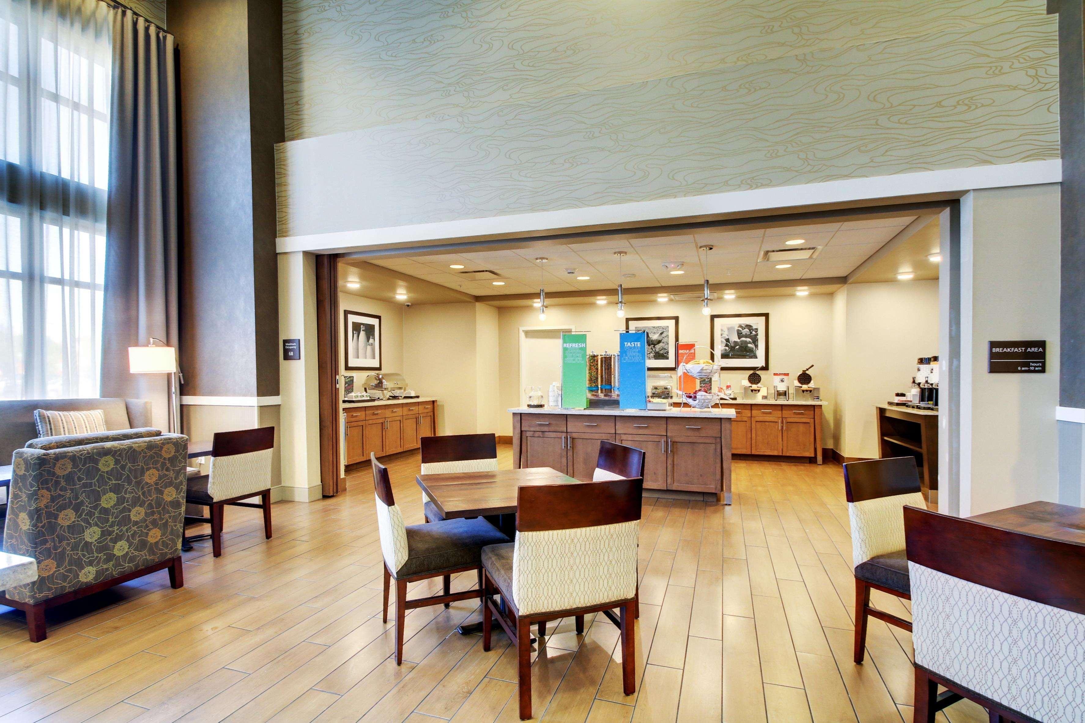 Hampton Inn&Suites Milwaukee West West Allis Exterior foto