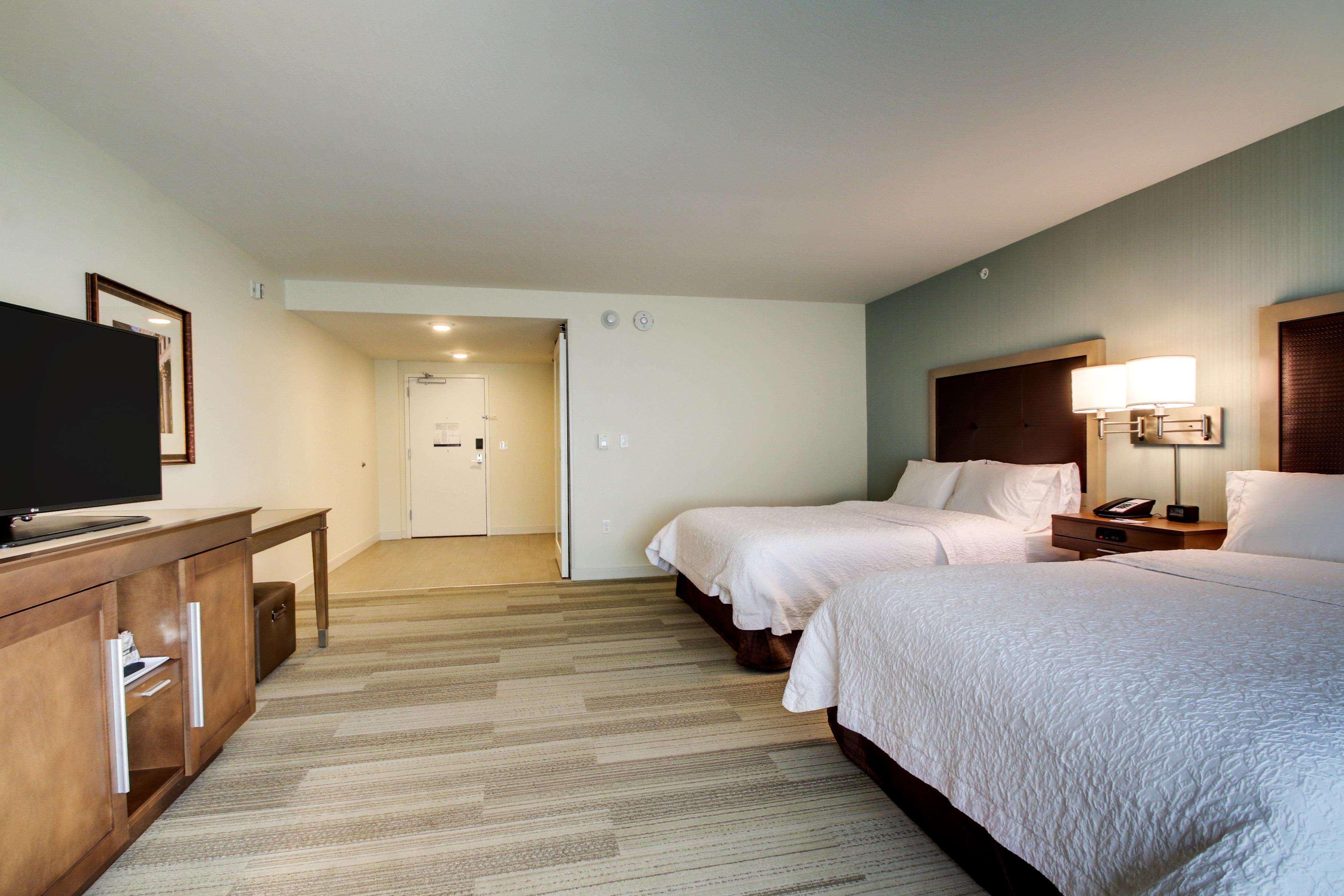 Hampton Inn&Suites Milwaukee West West Allis Exterior foto