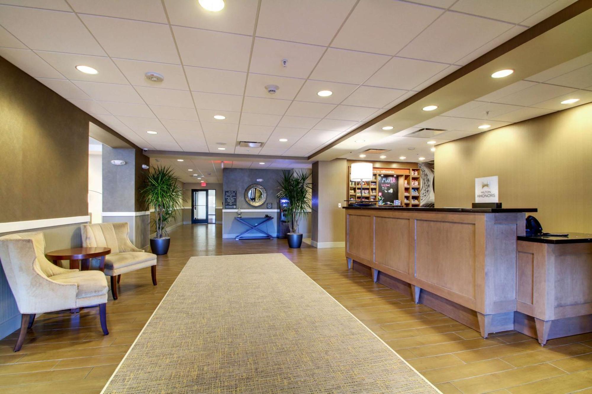 Hampton Inn&Suites Milwaukee West West Allis Exterior foto